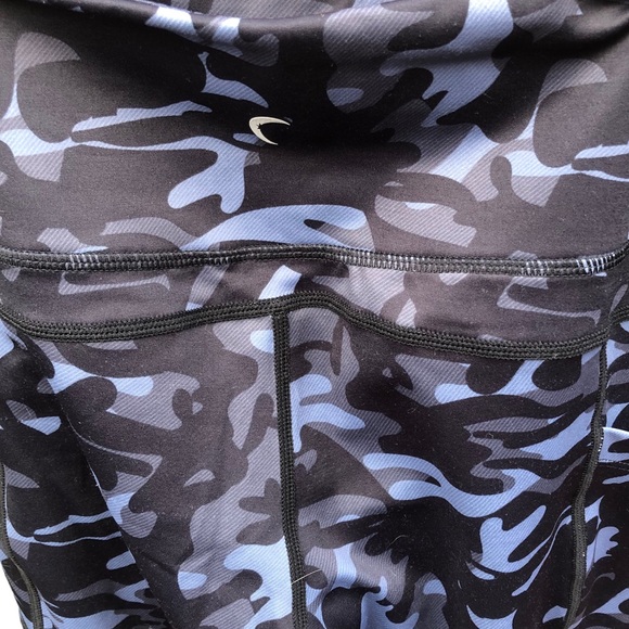 Zyia Active Camo Capri/Leggings - Picture 3 of 4